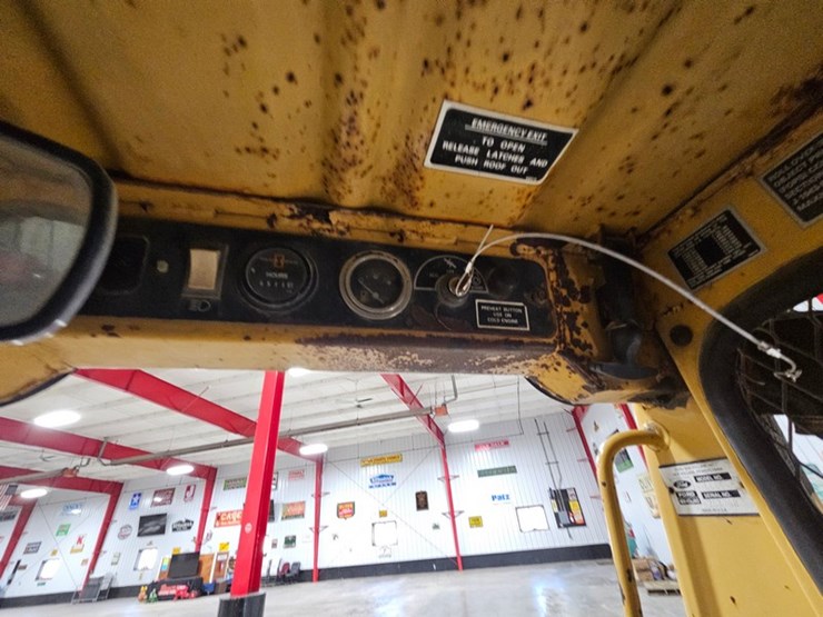 new-holland-l555-image-24