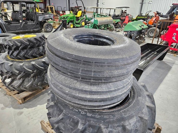 #709-•-tractor-tire-and-rim-set-image-3