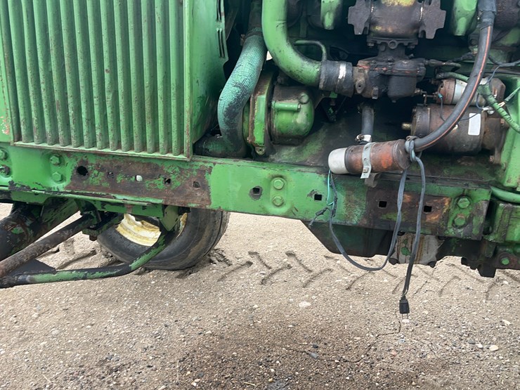 john-deere-3020-image-22