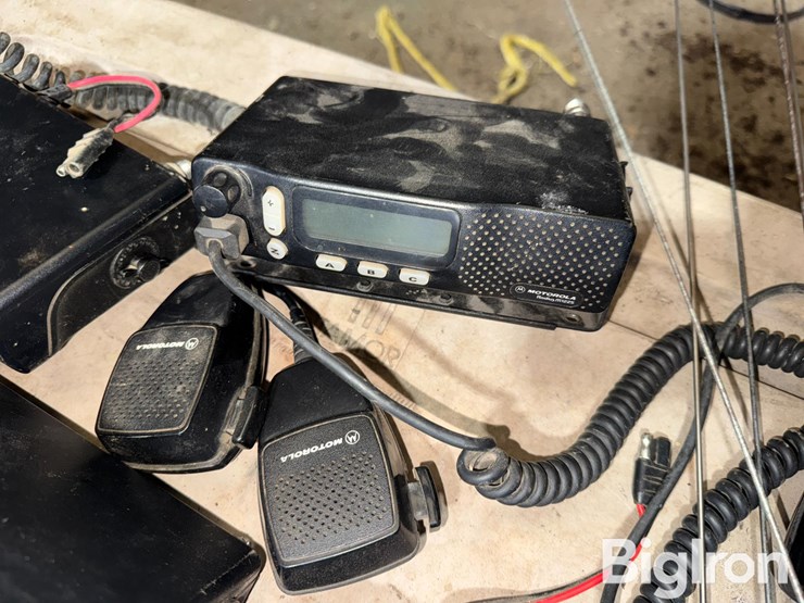 business-band-radios-image-11