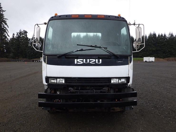 2004-izuzu-tilt-cab-22'-s/a-cab-and-chassis-image-2