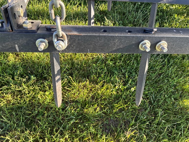 2014-john-deere-2210-image-56