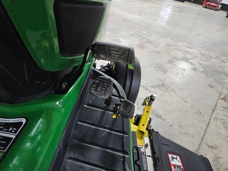 2020-john-deere-x758-image-25