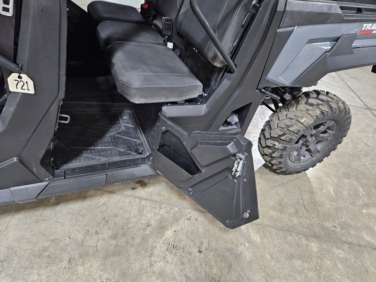 2019-john-deere-gator-image-21