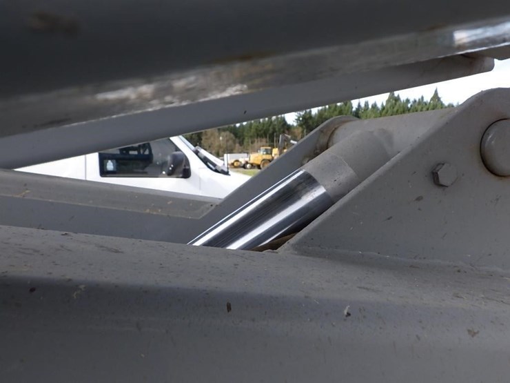 2008-genie-gs-3268-scissor-lift-image-10