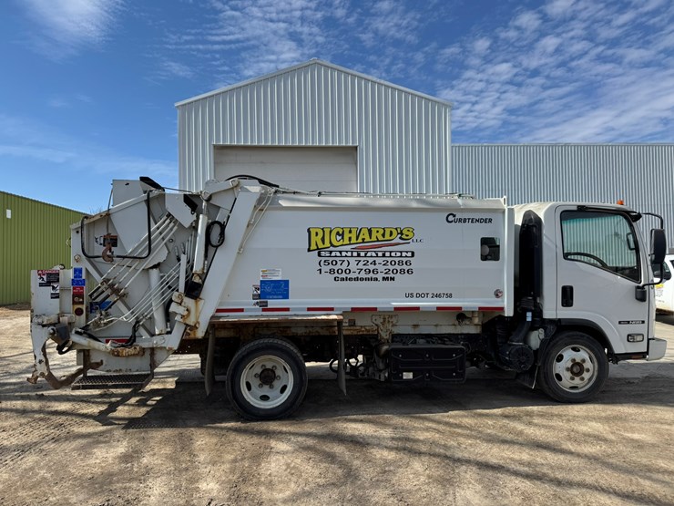 2018-isuzu-nrr-image-6