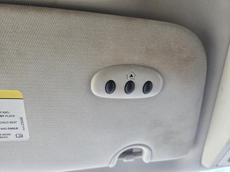 2010-chrysler-town-&-country-touring-image-23