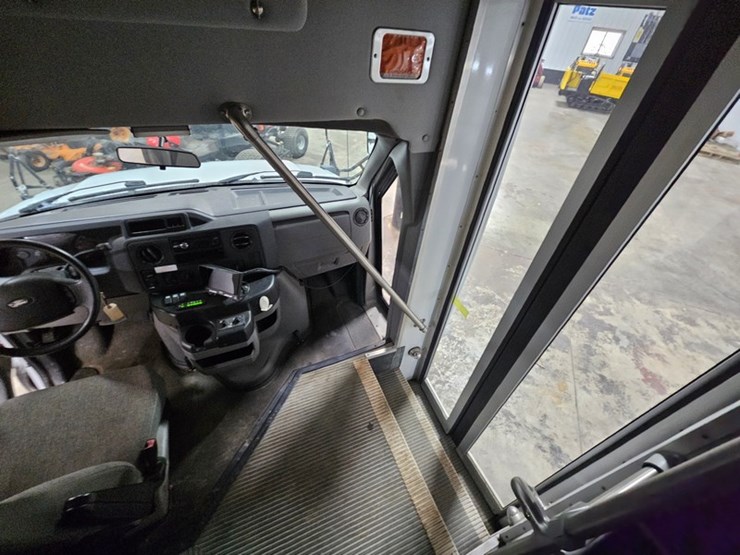 2012-ford-e350-image-21