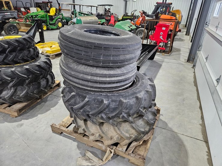 #709-•-tractor-tire-and-rim-set-image-2