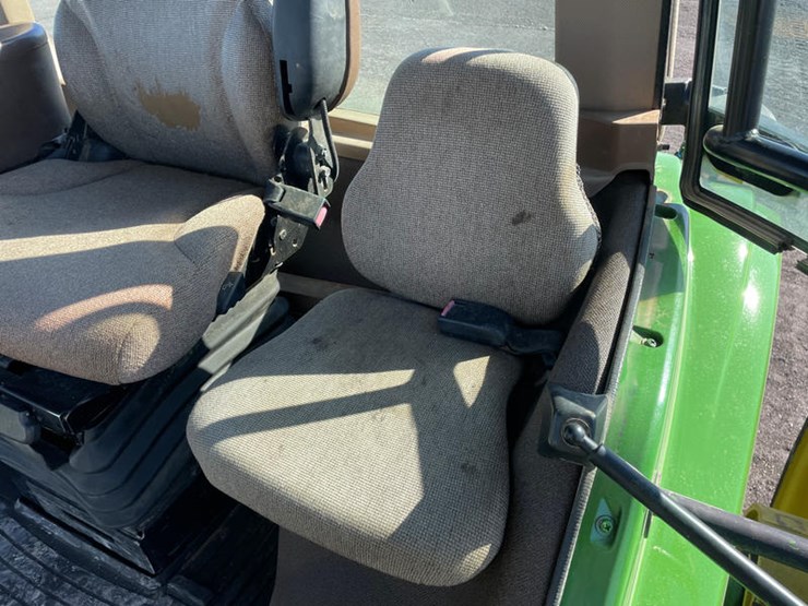 2002-john-deere-8520t-image-32