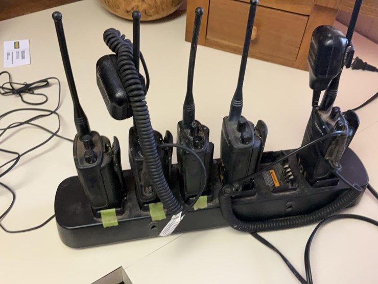 #120-•-motorola-walkie-talkies-image-2