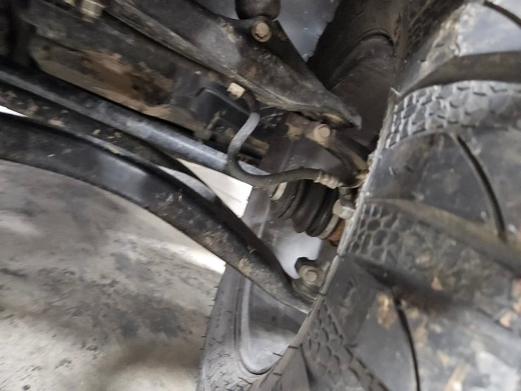 2019-john-deere-gator-image-32