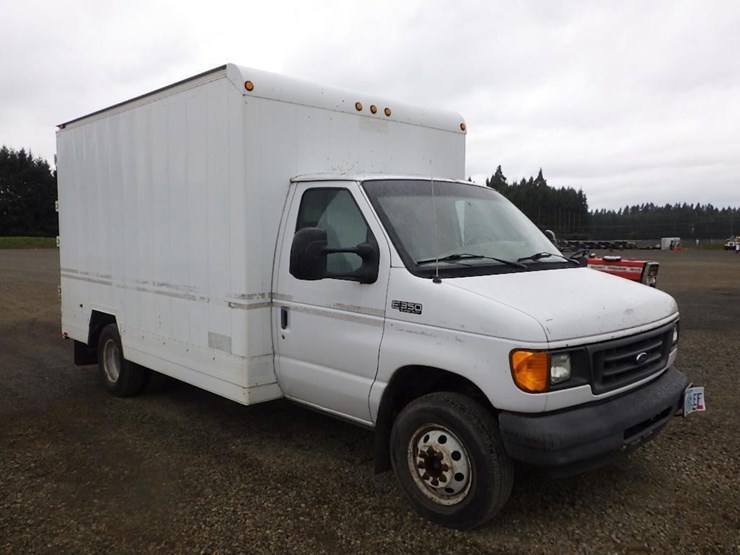 2004-ford-e350-image-3