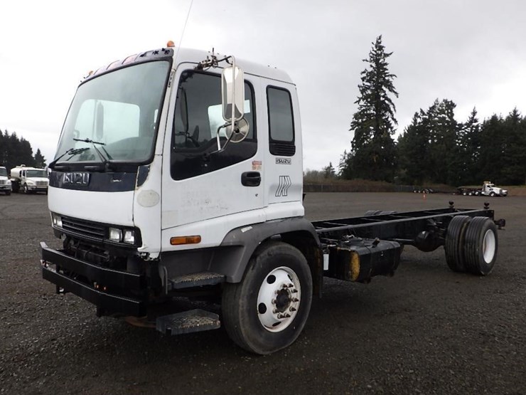 2004-izuzu-tilt-cab-22'-s/a-cab-and-chassis-image-1