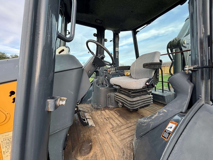 2010-deere-310j-image-15