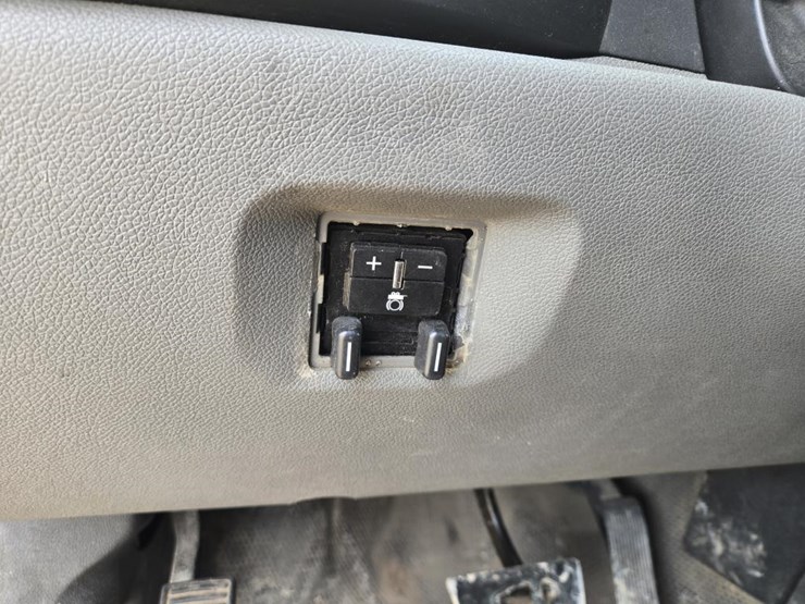 2013-chevrolet-k2500-image-20