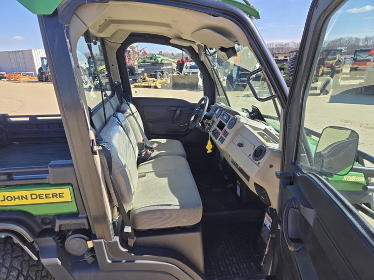 2023-john-deere-gator-image-7