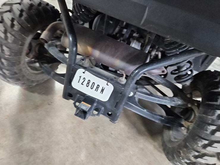 2019-john-deere-gator-image-16