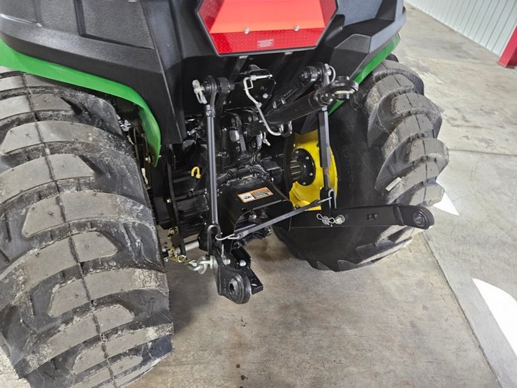 2025-john-deere-3032e-image-21