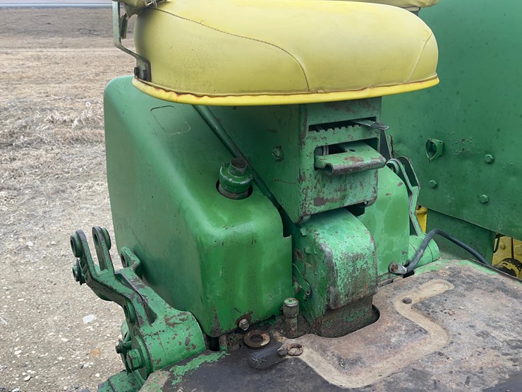 john-deere-3020-image-33