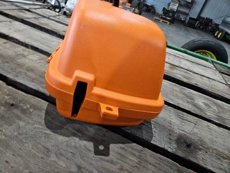 #644-•-stihl-large-chain-saw-case-image-3