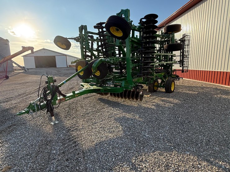 2022-john-deere-2330-image-1