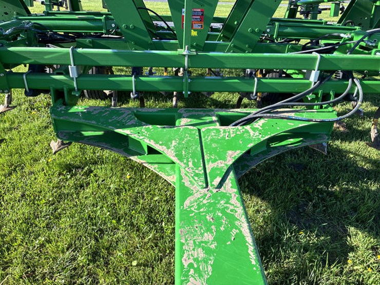 2014-john-deere-2210-image-14