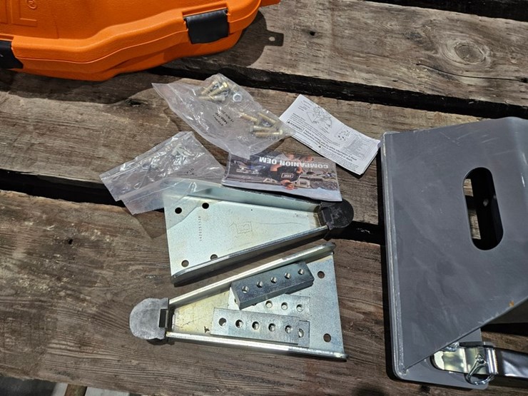 #693-•-b&w-companion-gm-5th-wheel-mount-image-14