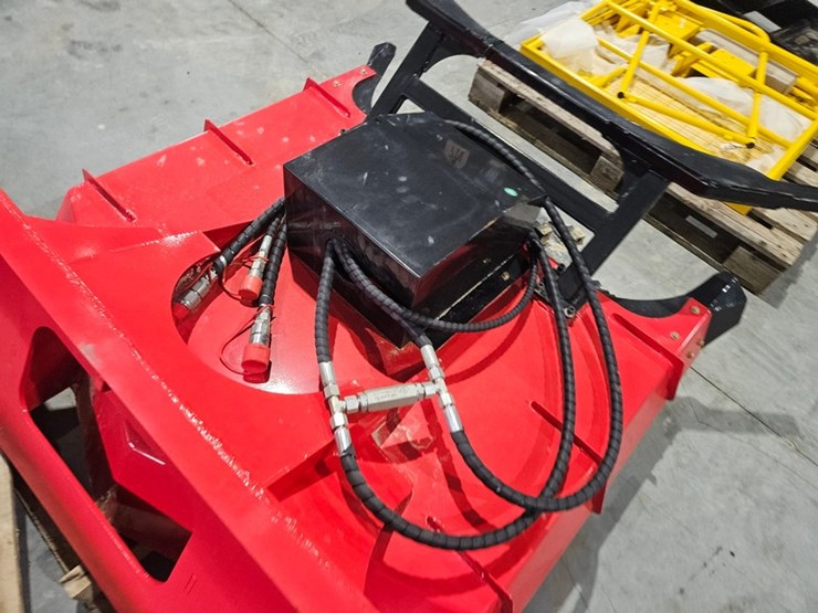 #711-•-giyi-dm43-skid-steer-disc-mulcher-image-13