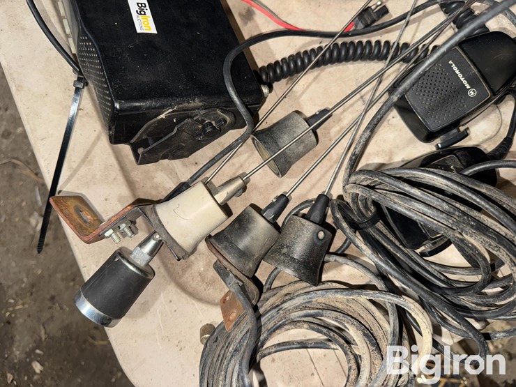 business-band-radios-image-14