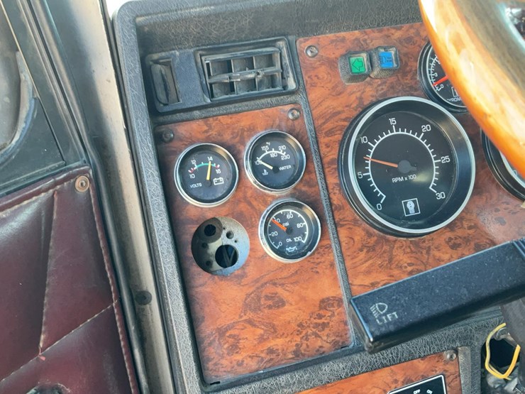 1999-kenworth-t800b-image-31