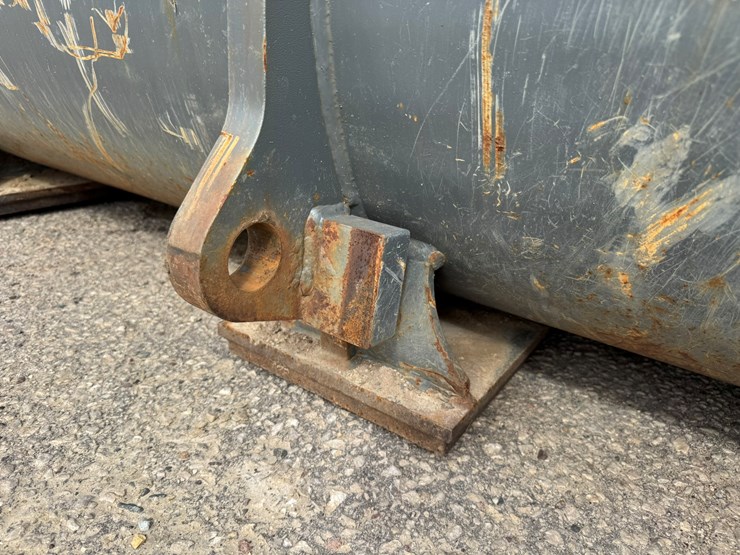 #3277-•-2016-liebherr-542-wheel-loader-w/-plow-and-chains-image-70