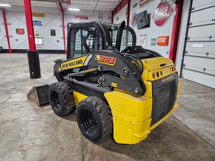 2021-new-holland-l318-image-3