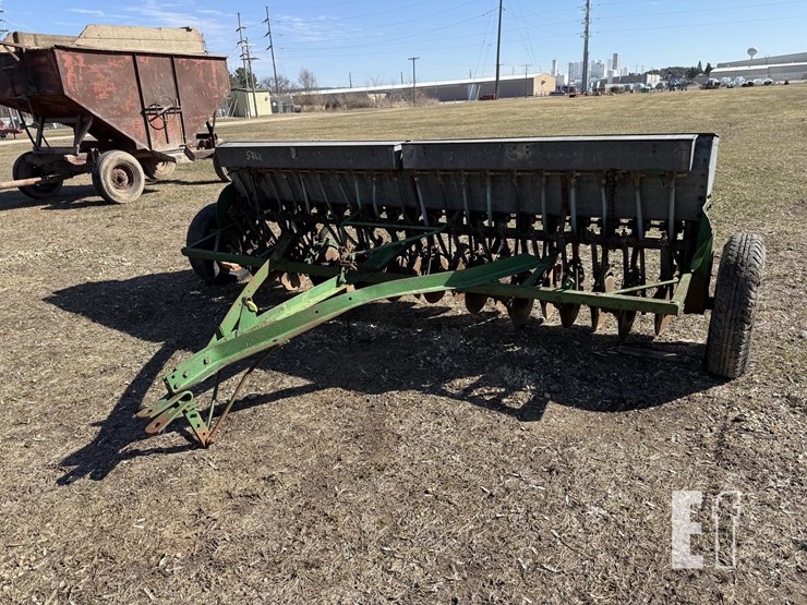 john-deere-van-brunt-drill-5862-image-2