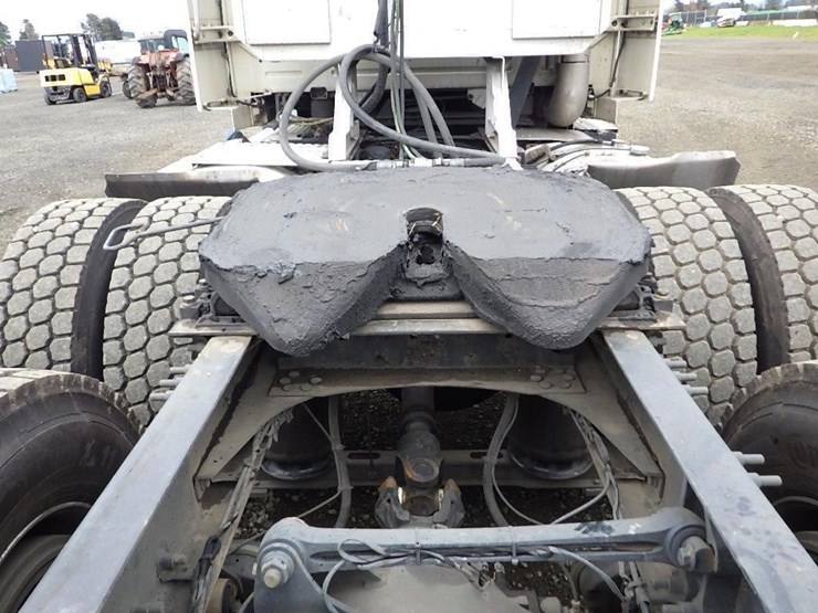 2011-volvo-vnl-t/a-truck-tractor-image-9