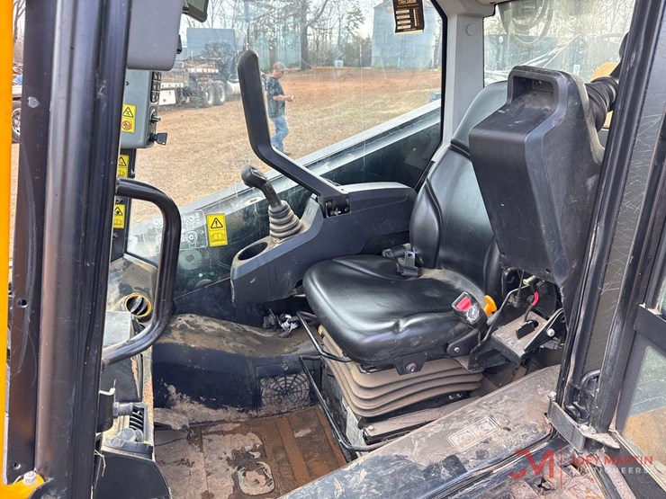 2023-jcb-2ts-7t-image-14