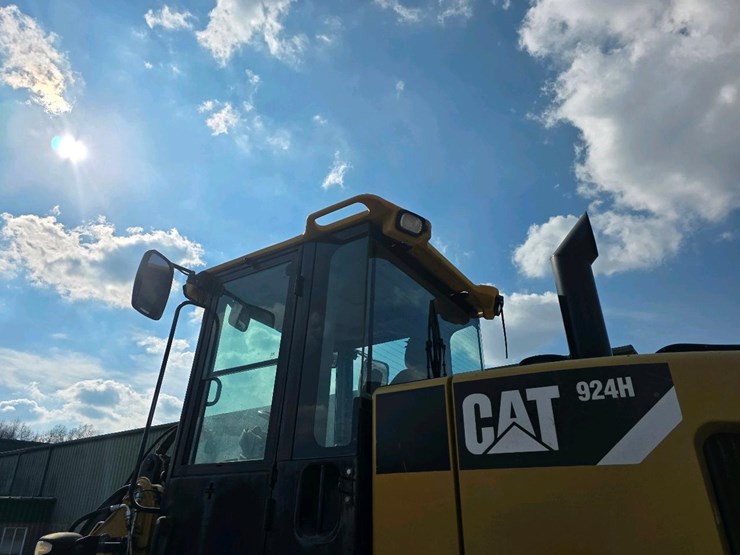 2011-caterpillar-924h-image-40