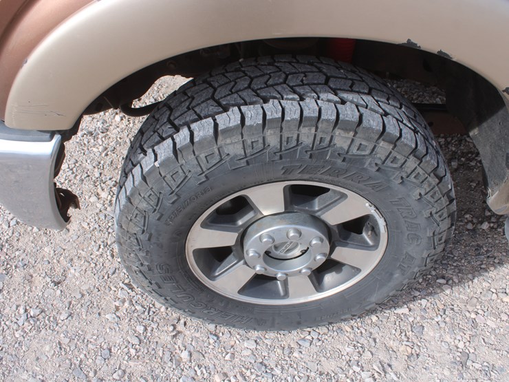 2011-ford-f250-lariat-image-12