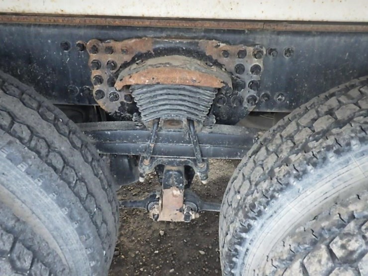 2016-freightliner-m2-15'-t/a-water-truck-image-28