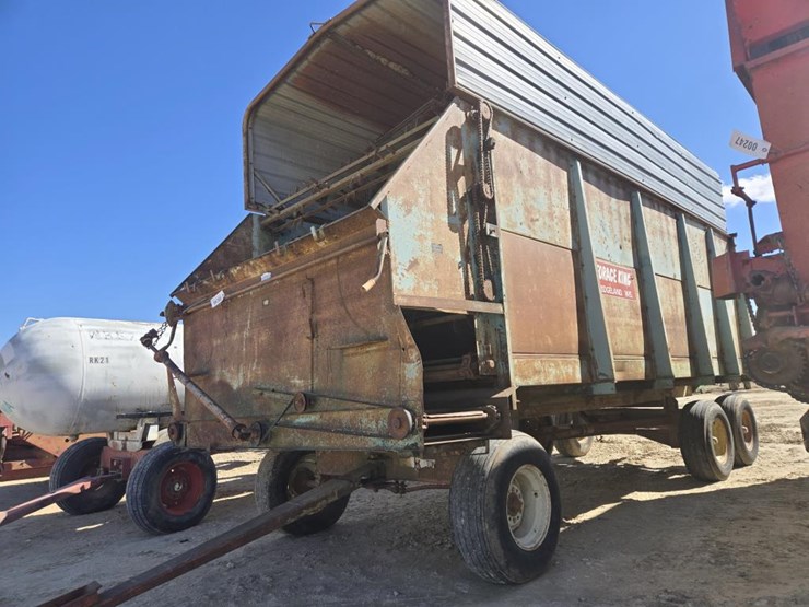 #246-•-forage-king-tandem-axle-silage-wagon-image-5