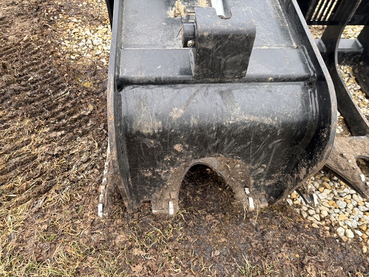 #2324-•-caterpillar-84"-skid-steer-grapple-bucket-image-6
