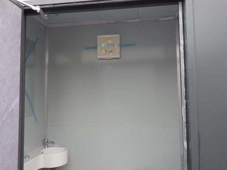 double-stall-portable-toilet-image-6