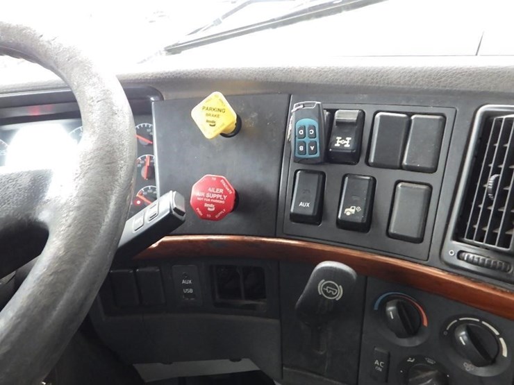 2011-volvo-vnl-t/a-truck-tractor-image-37