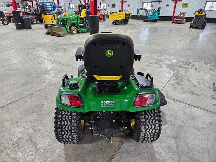 2020-john-deere-x758-image-4