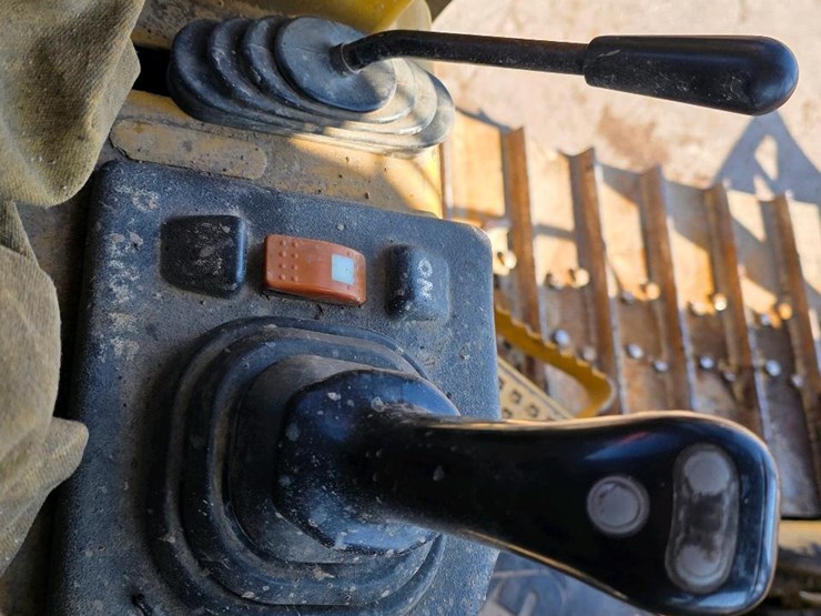 2007-caterpillar-d5g-image-15