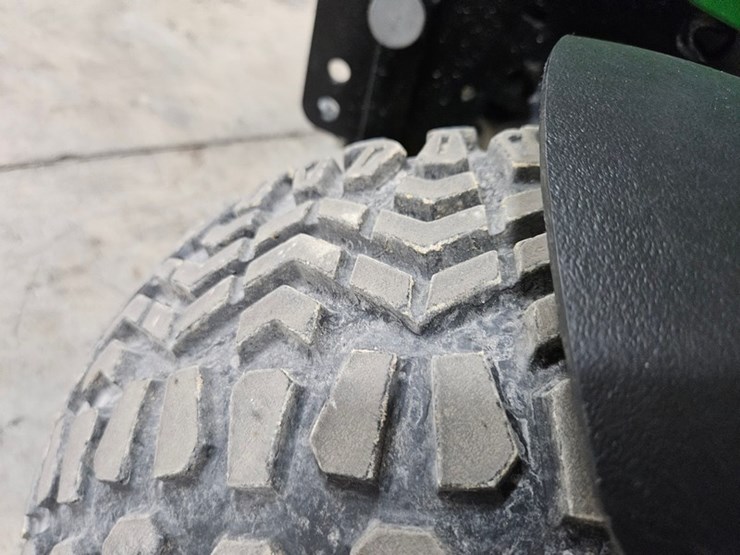 2020-john-deere-x758-image-34