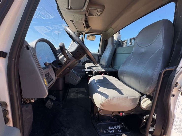 2007-international-durastar-4300-image-15