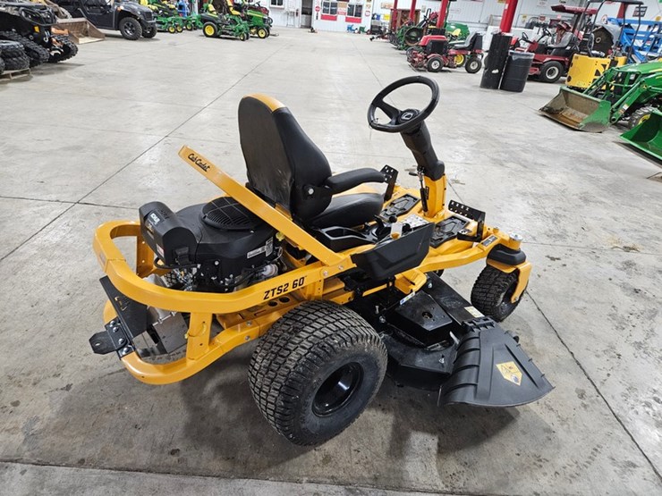 #699-•-2024-cub-cadet-ultima-zts2-zero-turn-mower-image-5