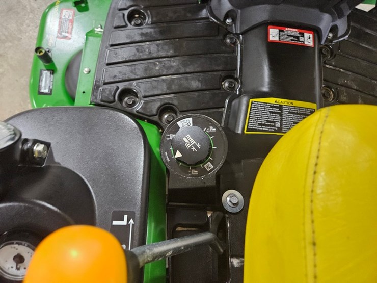 2024-john-deere-1025r-image-23