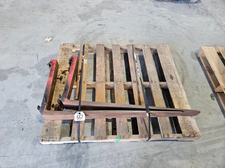 #667-•-42"-pallet-forks-image-2